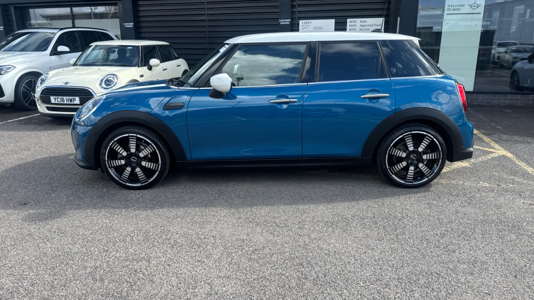 MINI Hatchback 1.5 Cooper Exclusive 5dr Auto Petrol Hatchback